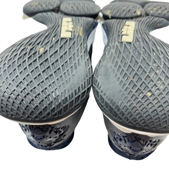 LEBRON JAMES NIKE Navy Blue CV4004-401 Low Top WITNESS Basketball Shoes sz 8 - Picture 16 of 16